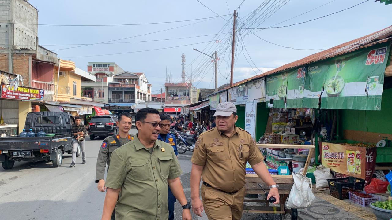 Kasat Pol PP Provinsi Sulawesi Tengah Dampingi Wakil Gubernur Lakukan Sidak di Pasar Inpres, Pasar Masomba dan Gudang Bulog