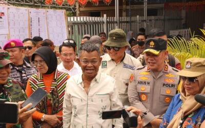 Kasat Pol PP Prov. Sulteng dampingi Gubernur Sulawesi Tengah pantau TPS