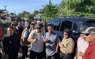 Kasat Pol PP Prov. Sulteng Mendampingi Gubernur Sulawesi Tengah Menuju Ke Lokasi Banjir di Kab. Sigi