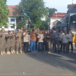 Satpol PP Provinsi Sulawesi Tengah Kawal Aksi Damai Persatuan Mahasiswa Morowali di Kantor Gubernur
